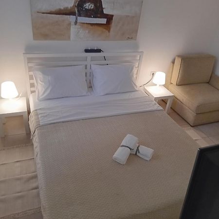 Vestige Basement Apartment Атина Екстериор снимка