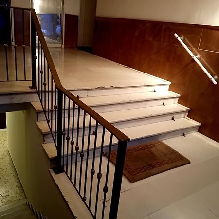 Vestige Basement Apartment Атина Екстериор снимка