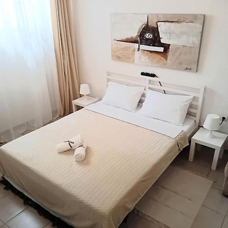 Vestige Basement Apartment Атина Екстериор снимка