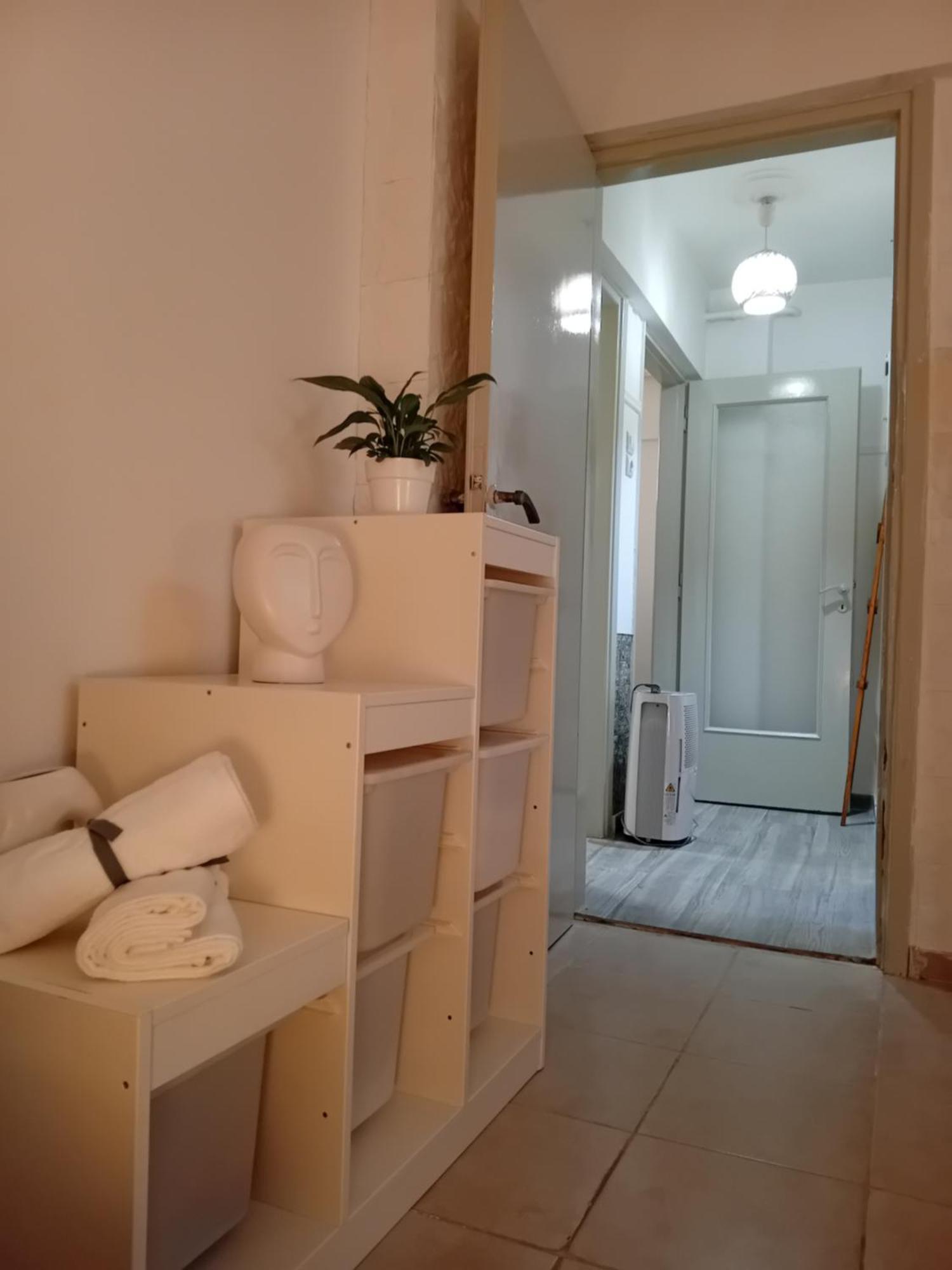 Vestige Basement Apartment Атина Екстериор снимка